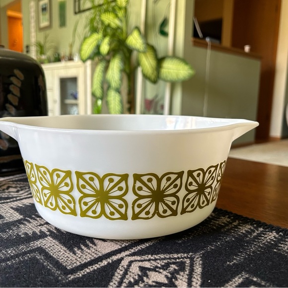COPY - Vintage Pyrex 475-B green square verde flower 2.5 quart casserole dish - Picture 2 of 13